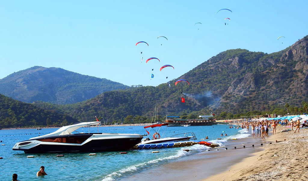 Sports activities on Oludeniz Beach