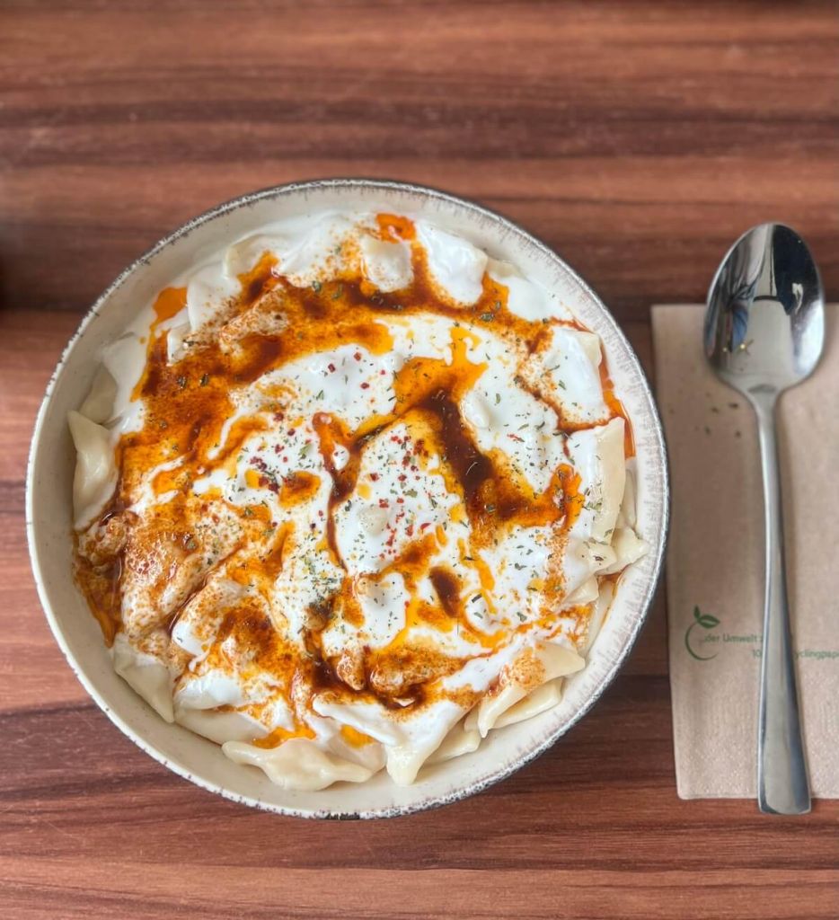 Turkish manti with sauce